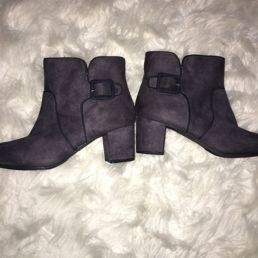 New w/out tags. Charcoal Gray booties